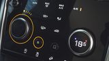 Nur auf den ersten Blick verwirrend: Das Cockpit des Land Rover Discovery Sport