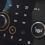 Nur auf den ersten Blick verwirrend: Das Cockpit des Land Rover Discovery Sport