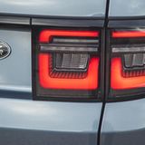 Neue LED-Signatur hinten am neuen Land Rover Discovery Sport