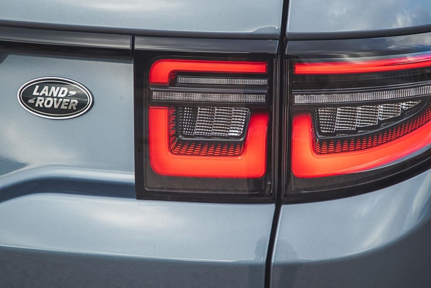Neue LED-Signatur hinten am neuen Land Rover Discovery Sport