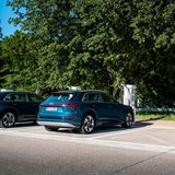 Ein Audi E-Tron Quattro an der Ladestation