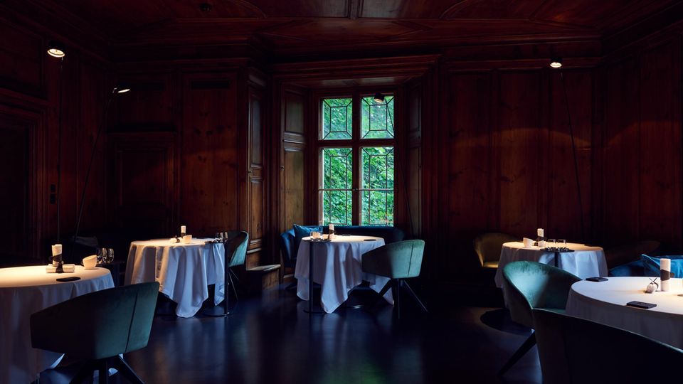 Forbes-Liste: Andreas Caminada wurde mit dem Nachhaltigkeitspreis der "50 Best Restaurants" ausgezeichnet Andreas Caminada wurde mit dem Nachhaltigkeitspreis der "50 Best Restaurants" ausgezeichnet