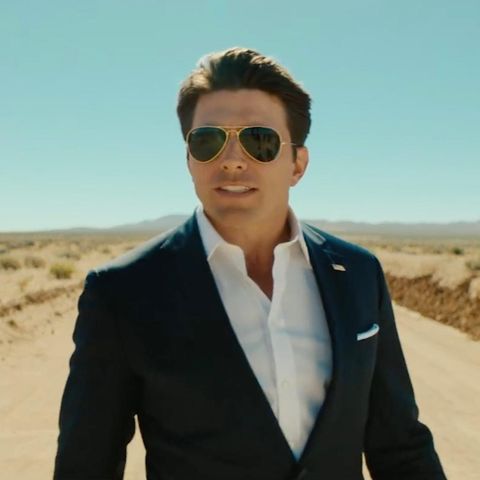 Schauspieler Mike Fisher parodiert Tom Cruise