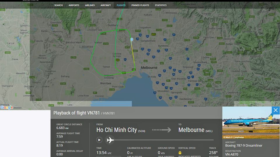 Vietnam Airlines: Die letzten Minuten von Flug VN-781: Die Boeing 787-9 musste durchstarten, eine Platzrunde drehen und einen zweiten Landeversuch unternehmen. Die letzten Minuten von Flug VN-781: Die Boeing 787-9 musste durchstarten, eine Platzrunde drehen und einen zweiten Landeversuch unternehmen.