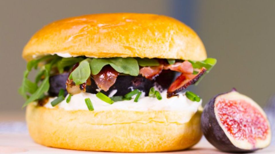 Der saftige Feigenburger ist perfekt für die Herbstzeit Der saftige Feigenburger ist perfekt für die Herbstzeit