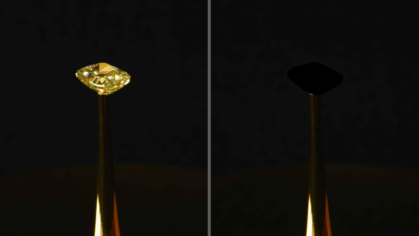 Ein mit dem Superschwarz überzogener Diamant wird in den USA ausgestellt