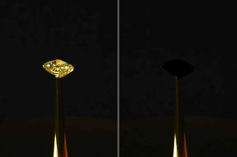 Ein mit dem Superschwarz überzogener Diamant wird in den USA ausgestellt