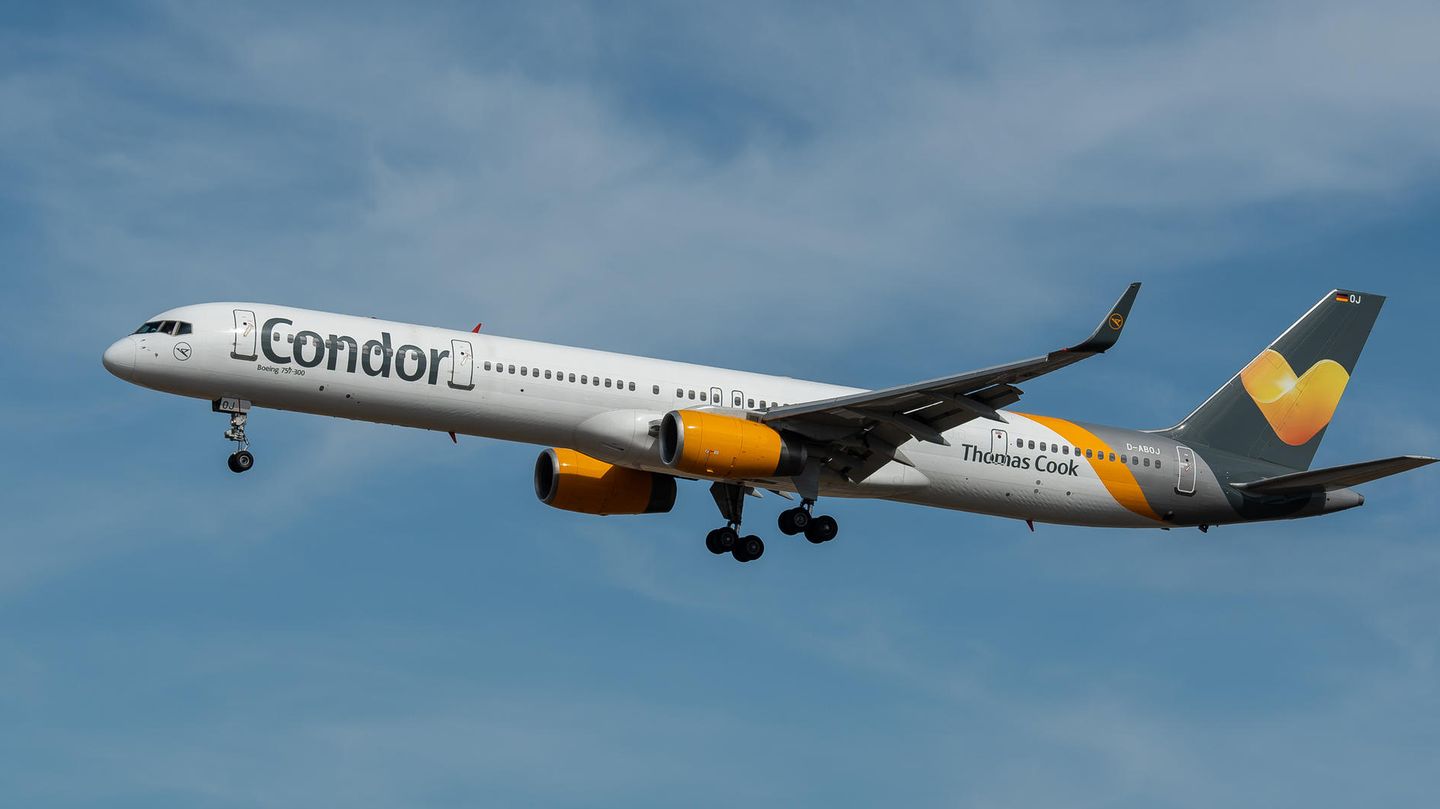 Boeing 757-300 der Condor 