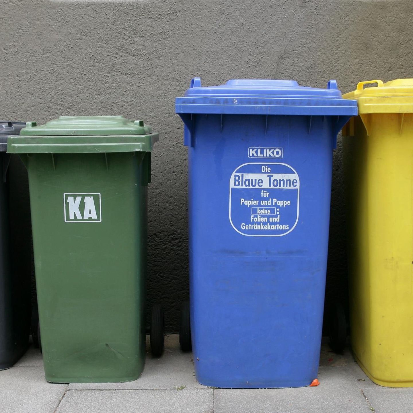 Mülltrennung: Was in den Gelben Sack oder die Blaue Tonne kommt