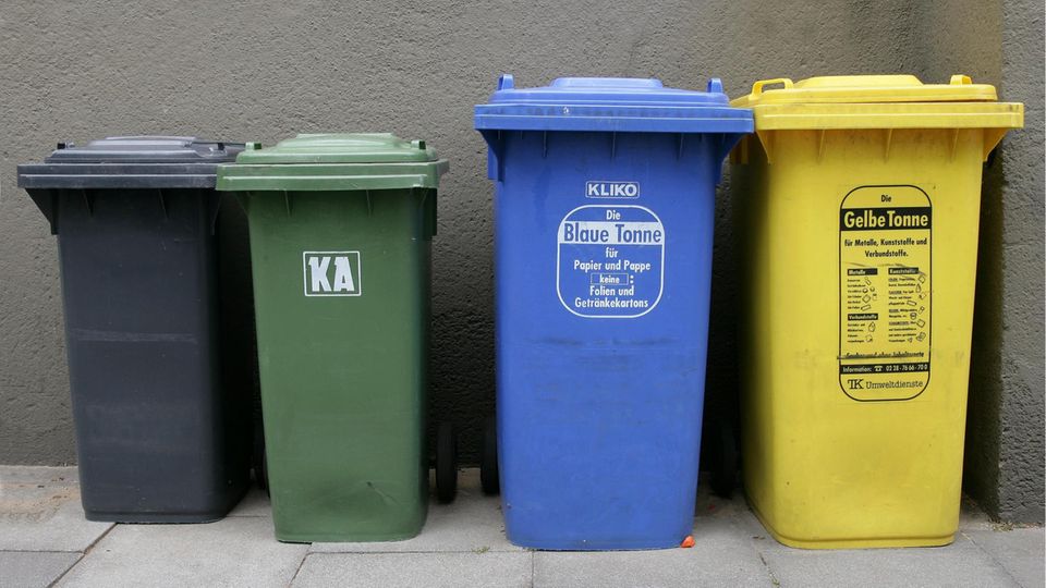 Mülltrennung Was in den Gelben Sack oder die Blaue Tonne