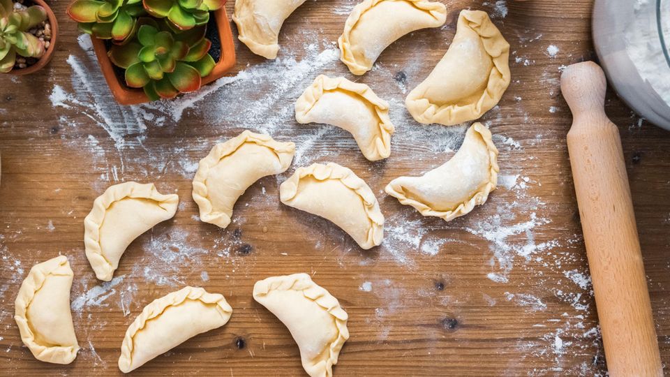 So sehen rohe Empanadas aus
