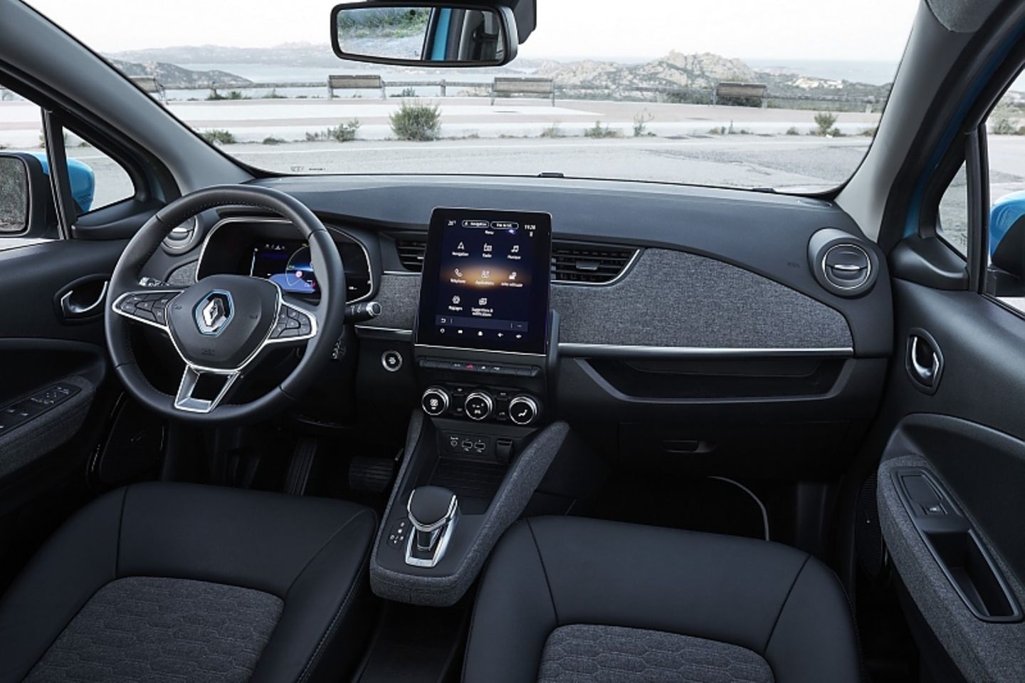 Das Cockpit ist deutlich wertiger