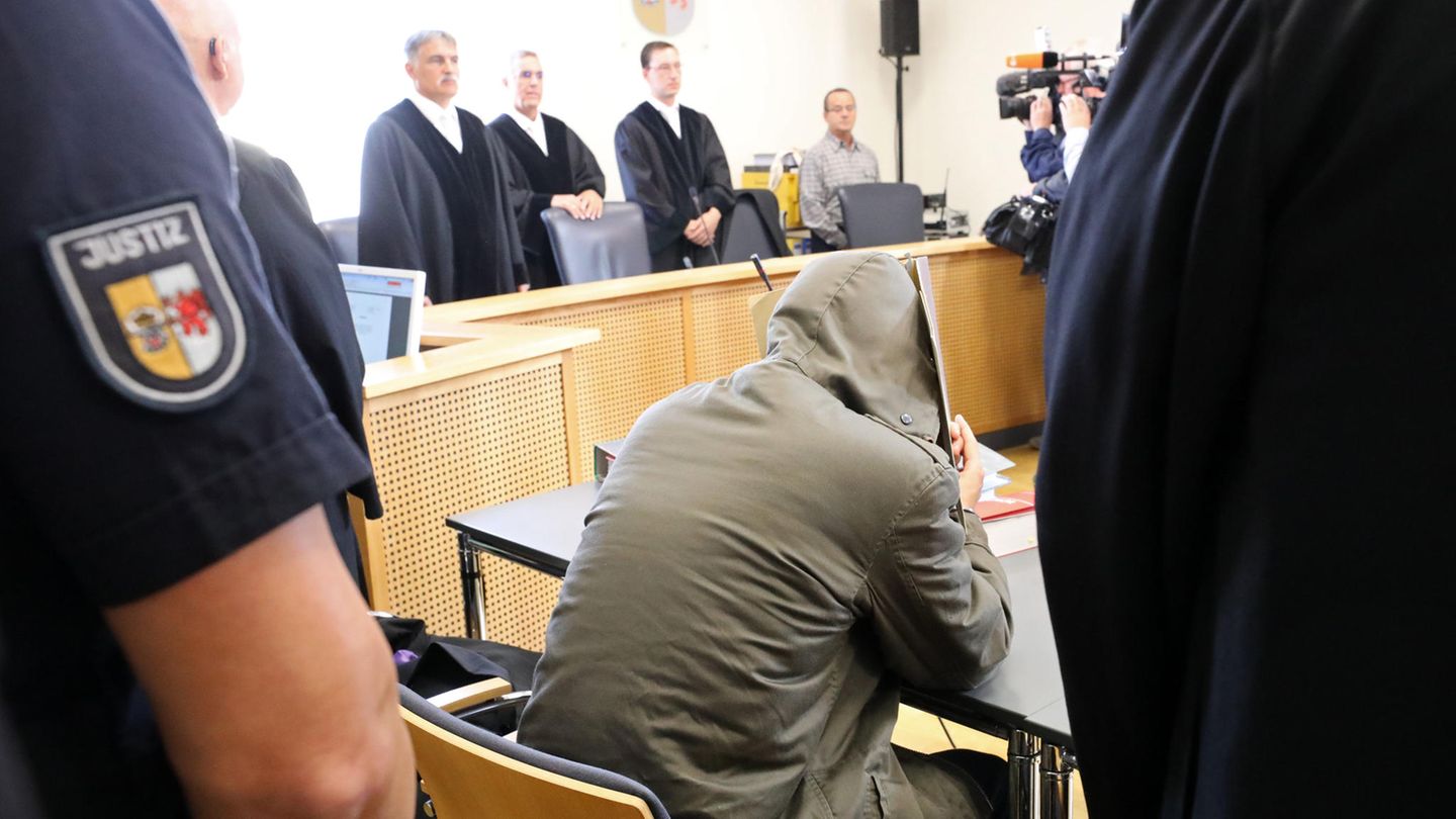 Der beschuldigte Stiefvater soll Leonie schwer misshandelt und keine medizinische Hilfe geholt haben