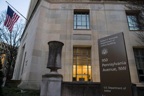 Das Justizministerium in Washington klagt einen Soldaten aus Kansas an. 