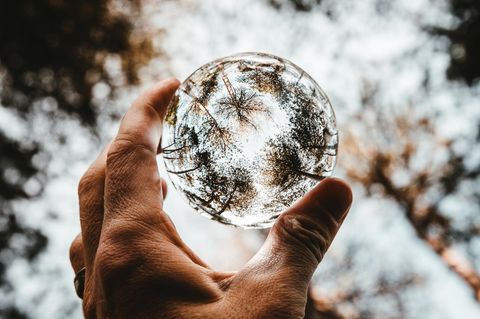 Spannende Perspektiven sind bei der Glaskugel-Fotografie Pflicht