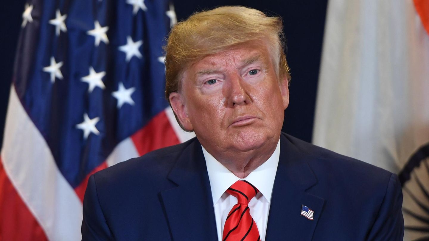 Donald Trump gerät durch die Ankündigung einer Untersuchung, die zur Amtsenthebung führen kann, massiv unter Druck