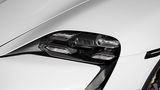 Die Scheinwerfer haben die typische Porsche-Vierpunkt Lichtgrafik