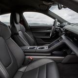 Auch der Beifahrer bekommt auf Wunsch seinen eigenen Monitor