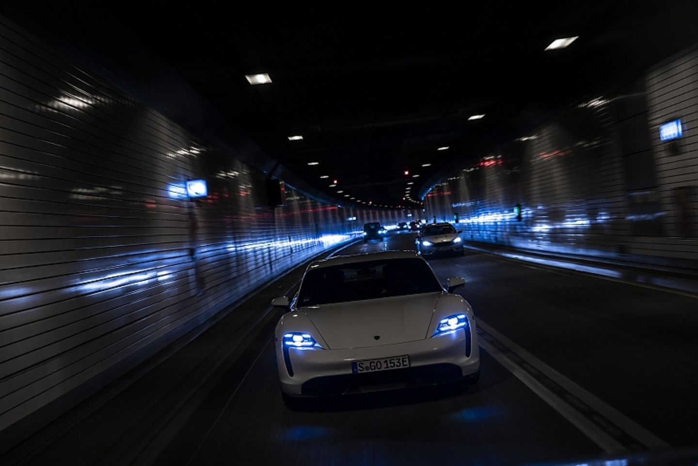 Das Voll-LED Licht leuchtet die Fahrbahn gut aus