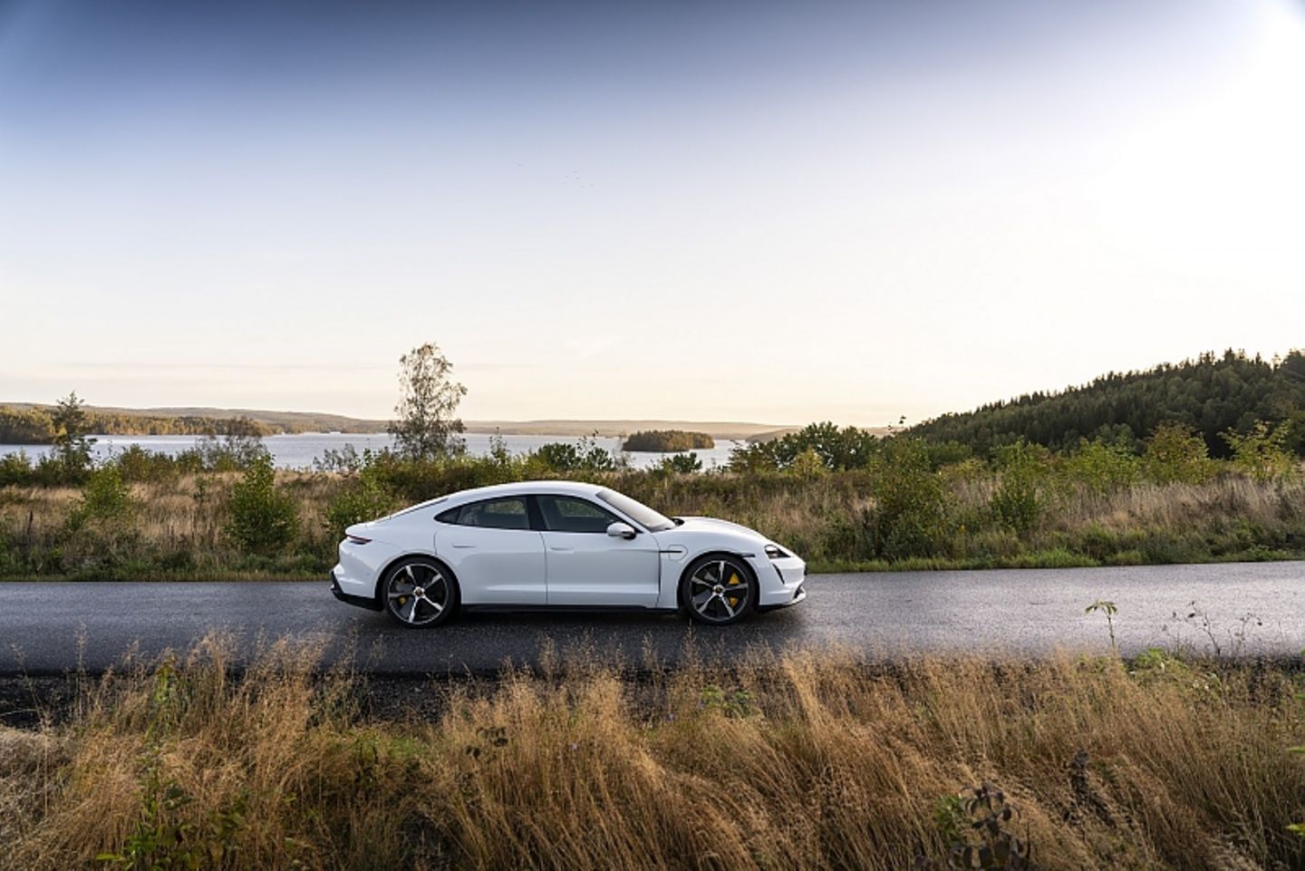 Der Porsche Taycan Turbo S kostet mindestens 185.456 Euro