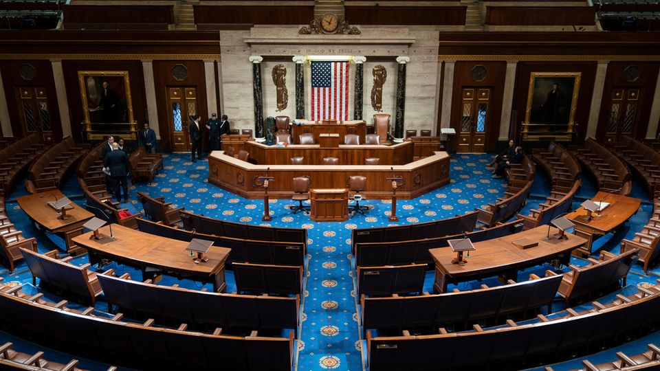 Die neuen und alten Mitglieder des US-Repräsentantenhauses kommen im Kapitol zusammen