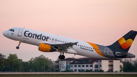 Ein Passagierflugzeug der Fluggesellschaft Condor