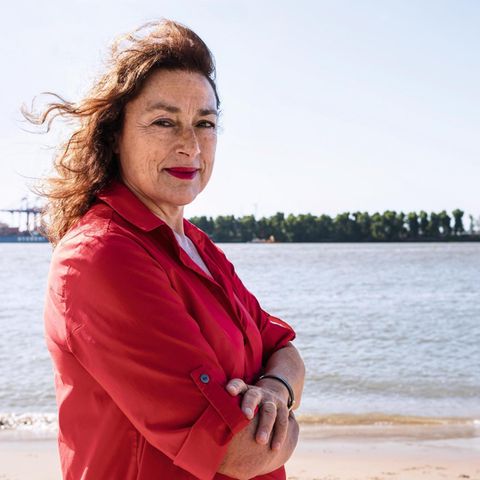 Monika Griefahn an der Elbe
