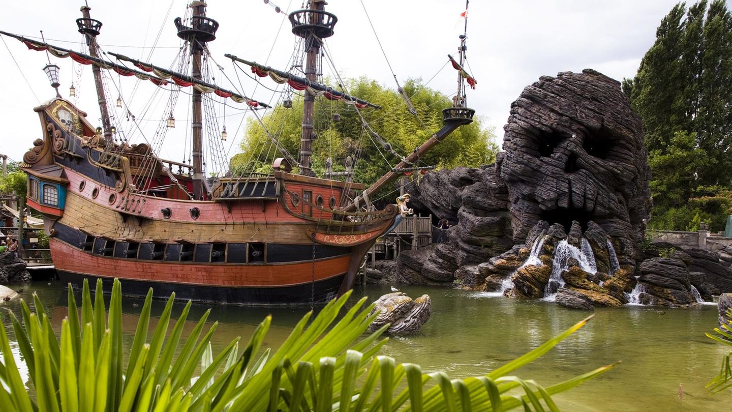 Adventureland Paris mit Pirtatenschiff