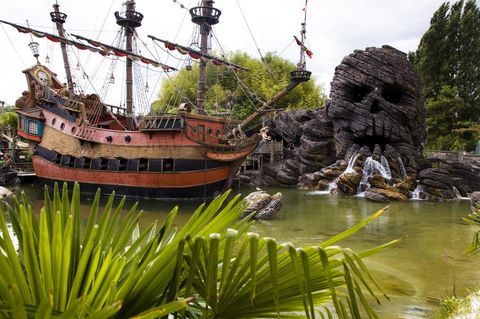 Adventureland Paris mit Pirtatenschiff