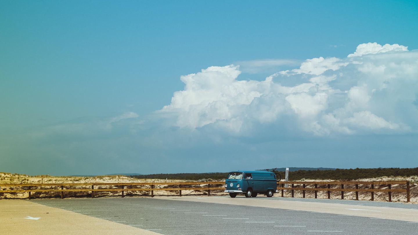 Roadtrip Richtung Sonne: An diesen Orten könnt ihr dem Sommer hinterherfahren Südfrankreich Camper