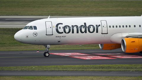 Ein Airbus A321 der Condor rollte zum Start