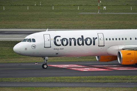 Ein Airbus A321 der Condor rollte zum Start