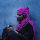 Eine junge Frau auf der Flucht