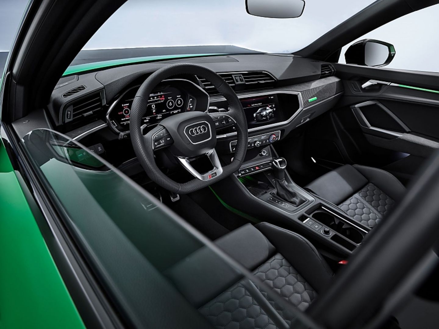 Auf Wunsch erhält man das größereAudi virtual cockpit plus mit Schaltblitz-Darstellung