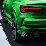 Zwischen den beiden ovalen Auspuffrohren befindet sich ein Diffusor