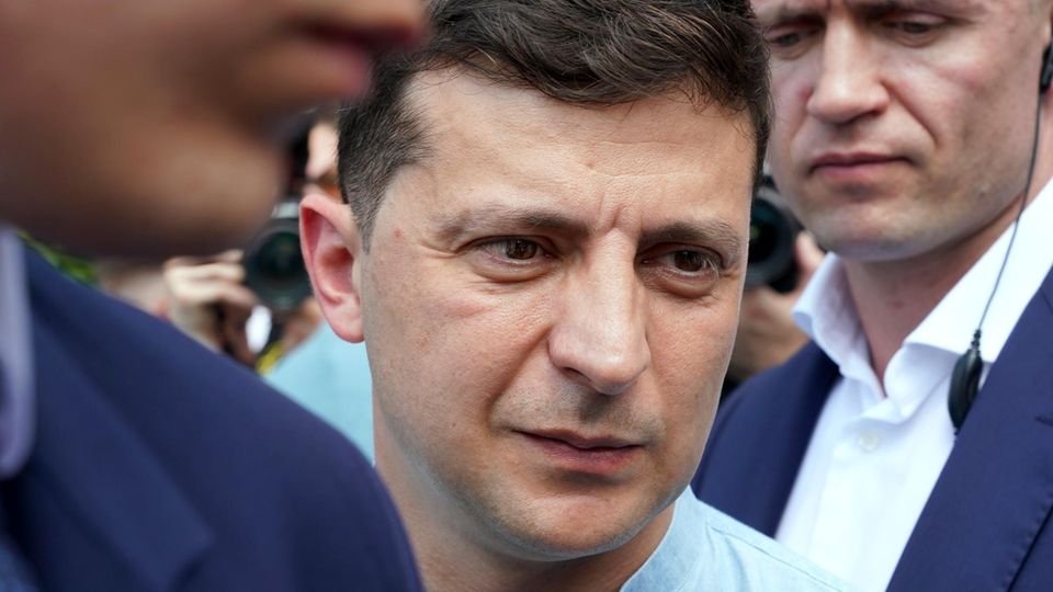 Das bekannt gewordene Telofonat zwischen Trump und Selenskyj ist auch für den ukrainische Präsidenten heikel Das bekannt gewordene Telofonat zwischen Trump und Selenskyj ist auch für den ukrainische Präsidenten heikel