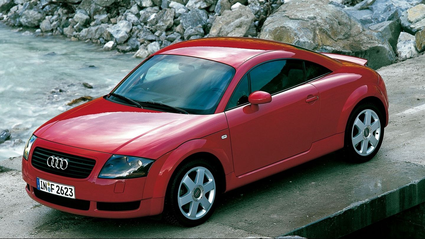 Audi TT  Das zwischen 1998 und 2006 produzierte Modell des Audi TT ist immer noch das schönste Stück Seife auf der Straße und auf dem besten Weg zum Klassiker. Die beiden Nachfolger haben eben nicht den Charme des "Ersten seiner Art".  Eine dritte Auflage des TT wird es nicht geben, hat Audi bereits angekündigt. 