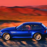 BMW Z3 Coupé  Während der alte Z3 Roadster mittlerweile von seinen Nachfolgern optisch ausgestochen wurde,  ist das Z3 Coupé auf bestem Weg zum zeitlosen Classic Car. Das bei der Vorstellung 1997 als "Turnschuh" verspottete Auto, ist erstaunlich wertstabil. Für einen gepflegten dieser 20 Jahren alten 6-Zylinder werden immer noch über 20.000 Euro aufgerufen. Das Coupé wurde nur gut zwei Jahre gebaut und auch in späteren Modelreihen nicht weider aufgelegt. Ein limitiertes Liebhaberstück. 