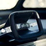 Das Lenkrad besitzt keine Säule mehr, das Canoo wäre das erste Serienfahrzeug das auf "Steering by Wire" vertraut.