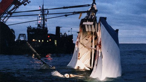 Gilt als das schwerste Schiffsunglück der europäischen Nachkriegsgeschichte mit 852 Opfern: Nur die Bugklappe der "Estonia" wurde aus der Tiefe geholt.
