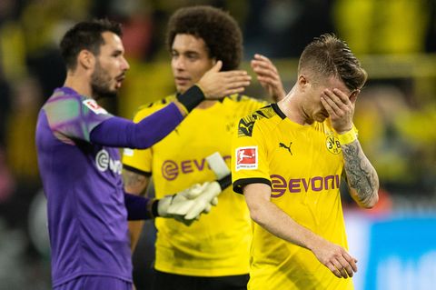Ein Bild, dass alles über den BVB sagt: Nach dem verschenkten Sieg gegen Bremen hält sich Marco Reus die Hand vor das Gesicht