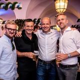 Nils Hardtke (Douglas), Michael Betzelt (E.A. Cosmetics), Horst von Buttlar (G+J) und Björn Strumann (COTY) beim zünftigen Abend im Braustübl.