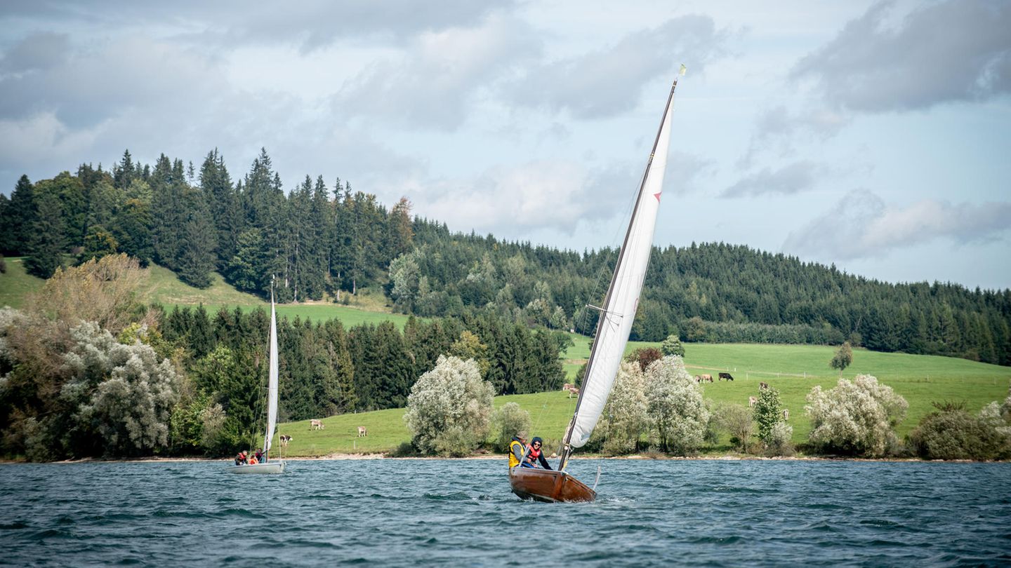 Frischer Wind erwartet die Buddies bei der Jack Wolfskin Segelregatta.
