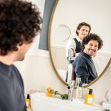 Mit dem Ergebnis ist er sichtlich zufrieden.