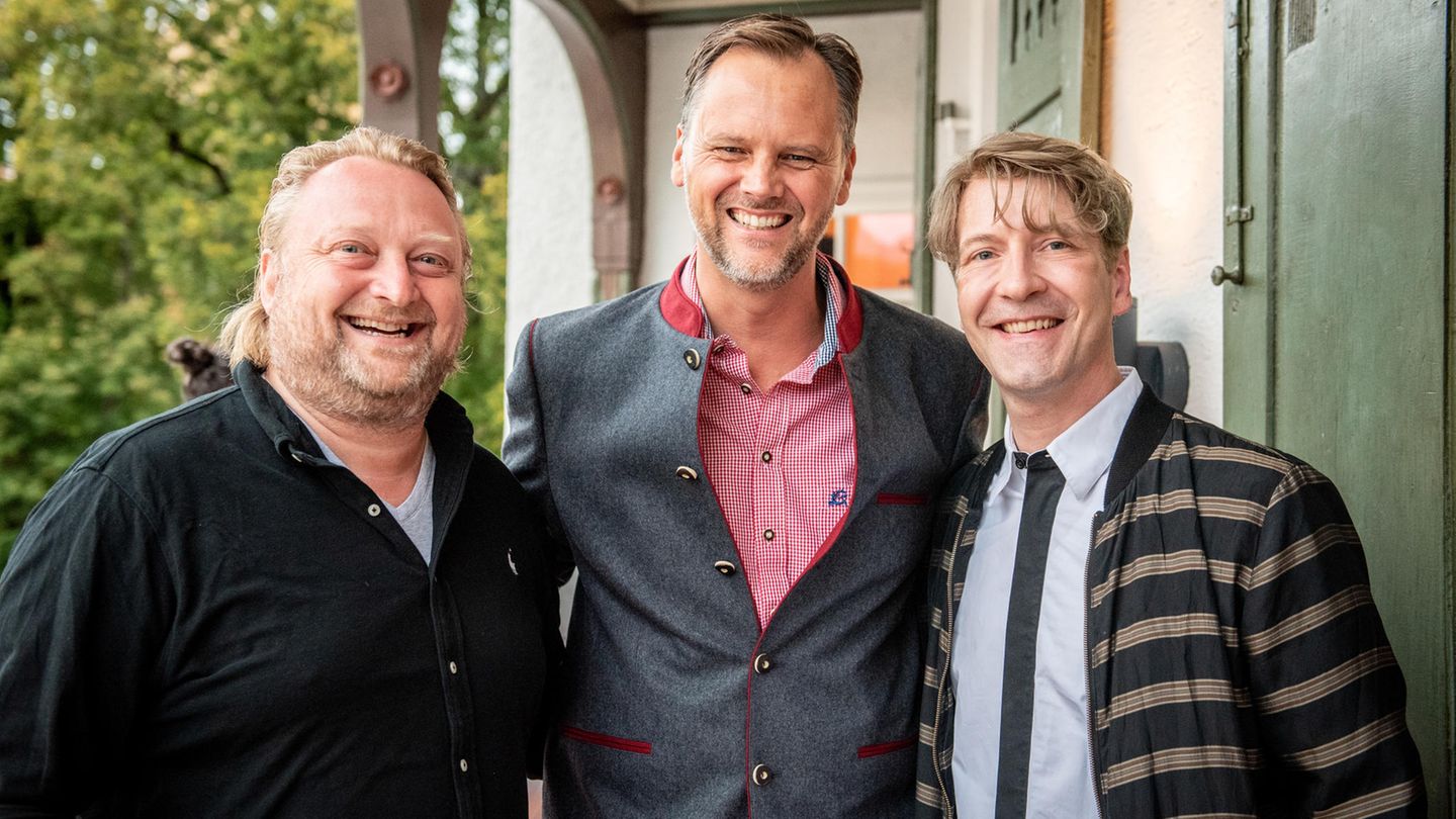 Die Gastgeber des "Buddy Weekends" Heiko Hager (G+J) und Frank Vogel (G+J) nehmen Jens Huwald (Wilde & Partner) in die Mitte.