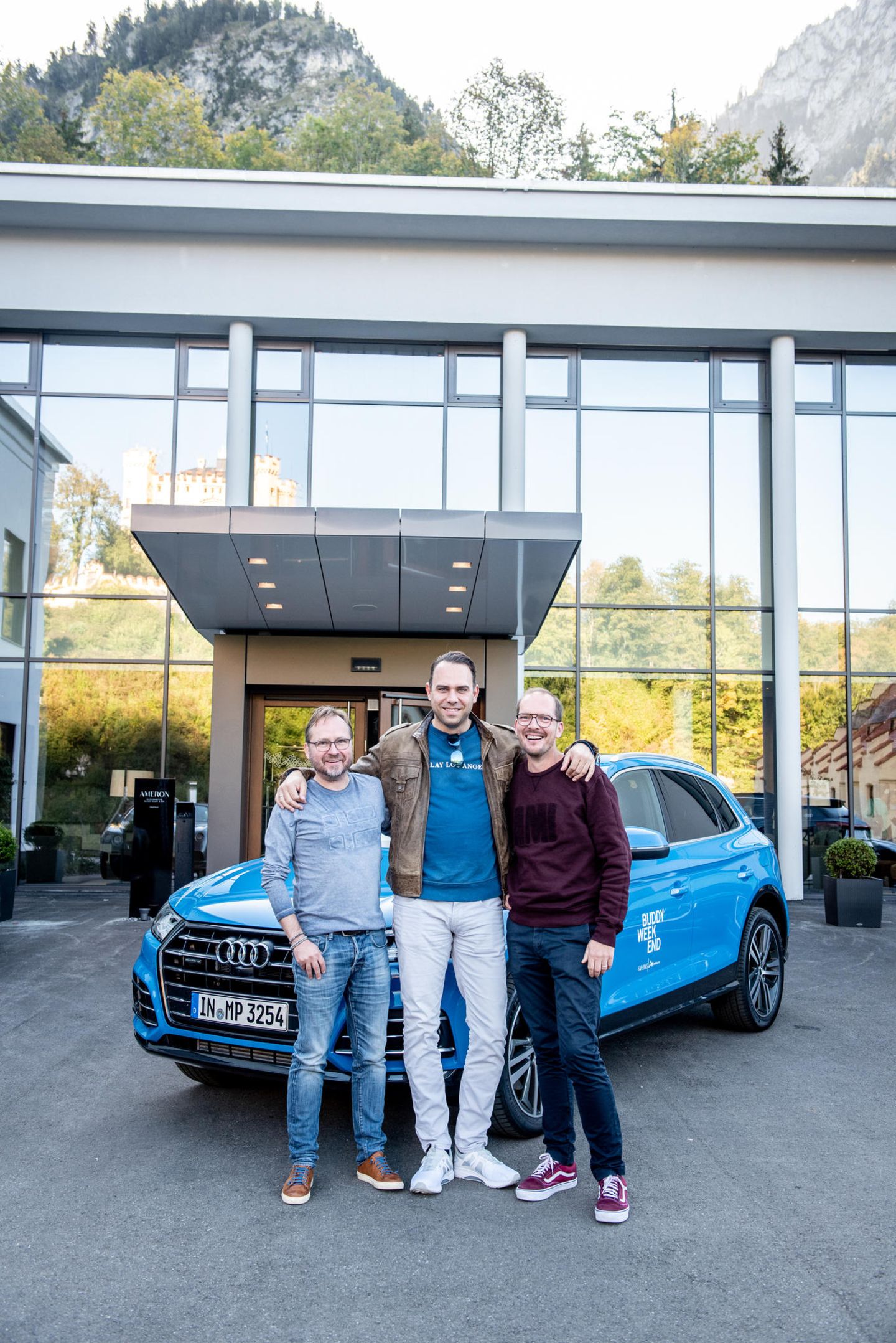 Florian Metz (Lifestyle Group), Matthias Kohl (LVMH, Acqua di Parma), Maik Homeyer (MSC Kreuzfahrten) sagen Tschüss und nutzen die AUDI-Flotte, die den Buddies das ganze Wochenenden auch für exklusive Probefahrten zur Verfügung stand.