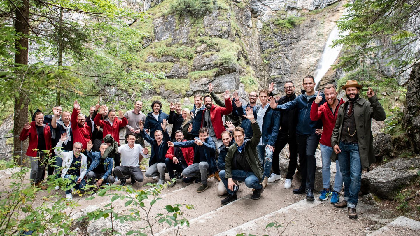 Gut ausgestattet mit Jack Wolfskin Jacken machen sich die Buddies auf zur Pöllatschlucht.