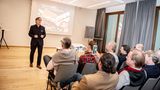 Im Vortrag von Prof. Dr. Weidner lernen die Buddies mit Hilfe der "Peperoni-Strategie" den Umgang mit Aggressivität in schwierigen Verhandlungen.