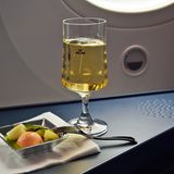 Sektglas in Boeing 787 von KLM