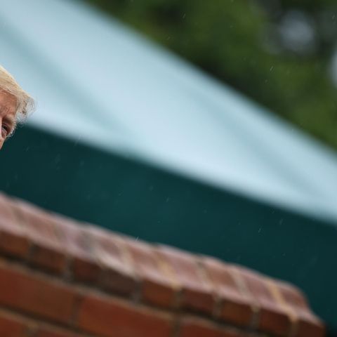 Donald Trump bei einer Zeremonie des Militärs